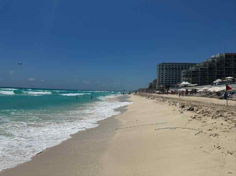 playa ballenas una de las mejores playas publicas de cancun