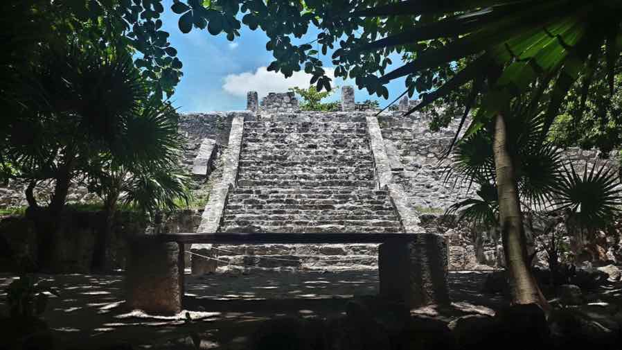 las ruinas mayas de Zona Arqueológica de San Miguelito que hacer y que ver en cancun ciudad